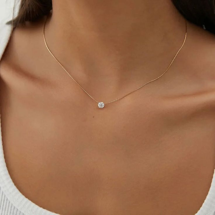 Dainty solitaire Premium sleek Pendant