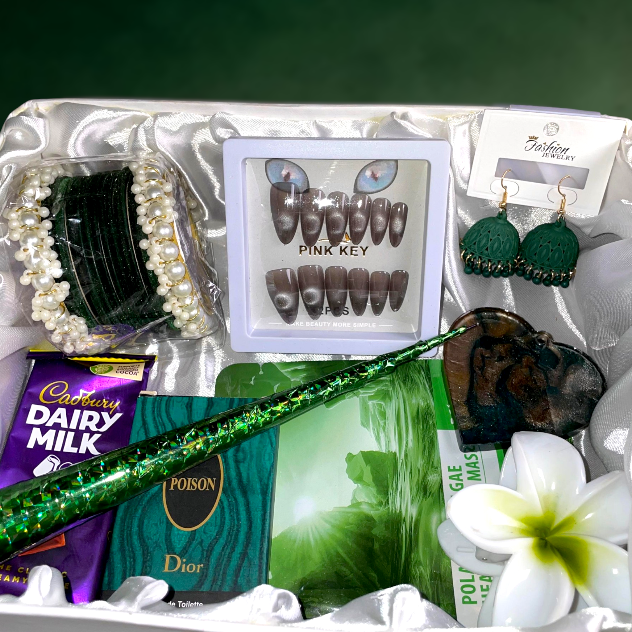 Emerald Glow Premium Eidi Box