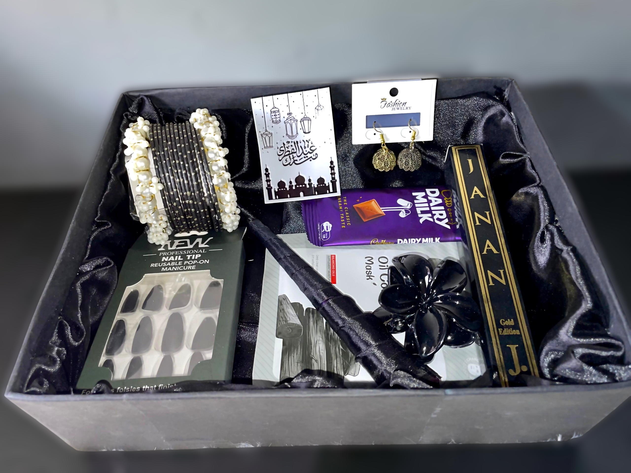 Noir Luxe Eid Gift Box
