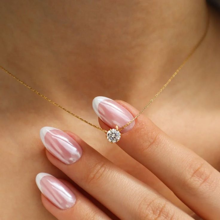 Dainty solitaire Premium sleek Pendant